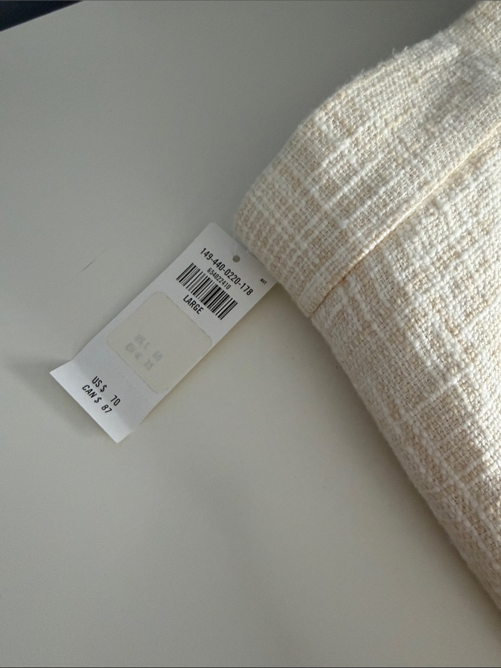 Abercrombie & Fitch Cream High-Waist Textured Shorts - Picture 4 of 4